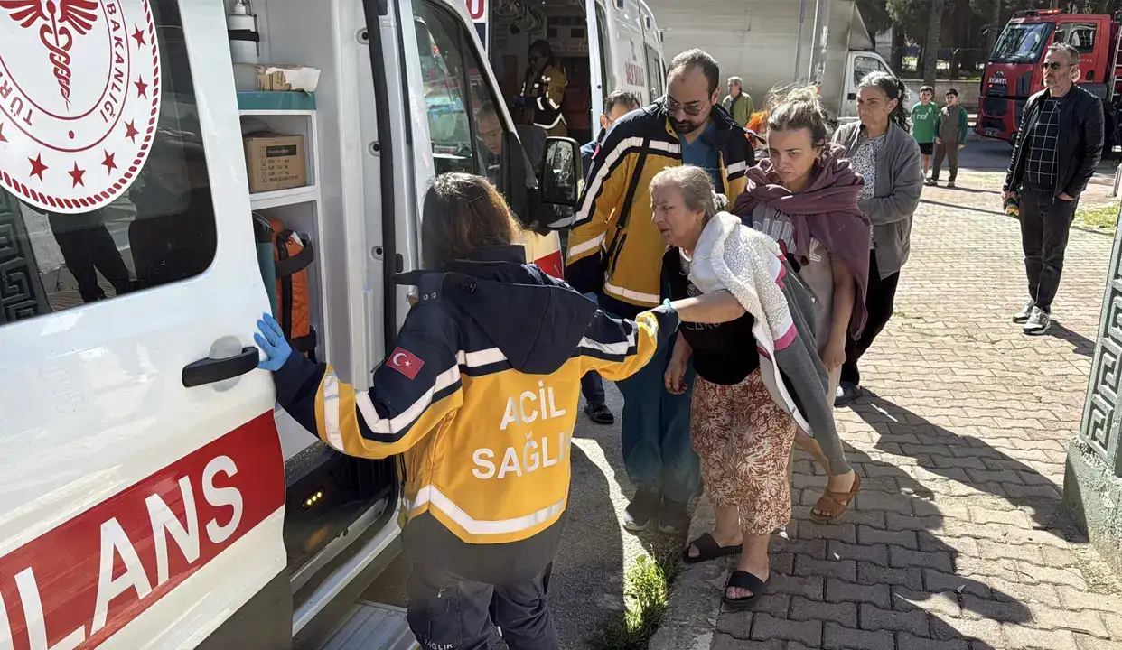 Apartmanda 6 Kişi Mahsur Kaldı: "Çatıya Ulaşsaydı Kurtuluş Yoktu" 12
